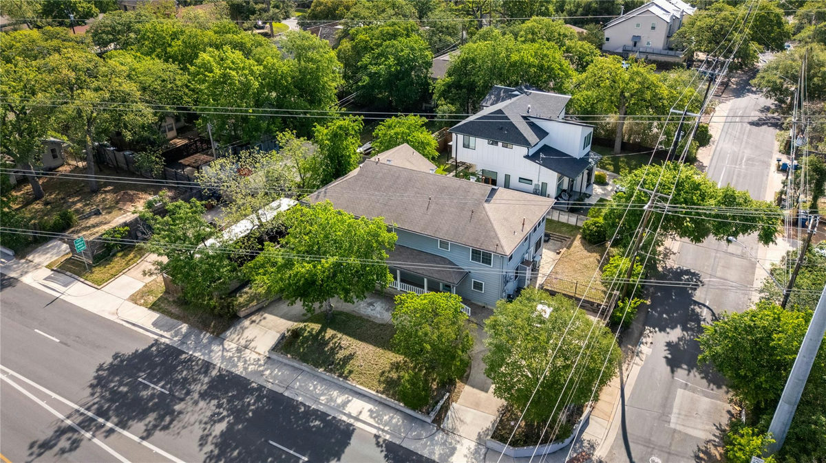 1303 Newfield Ln — photo 3