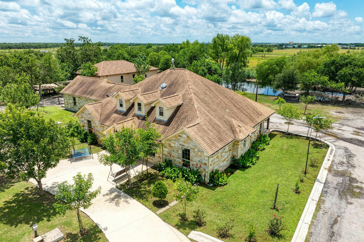15611 Giese Ln — exterior