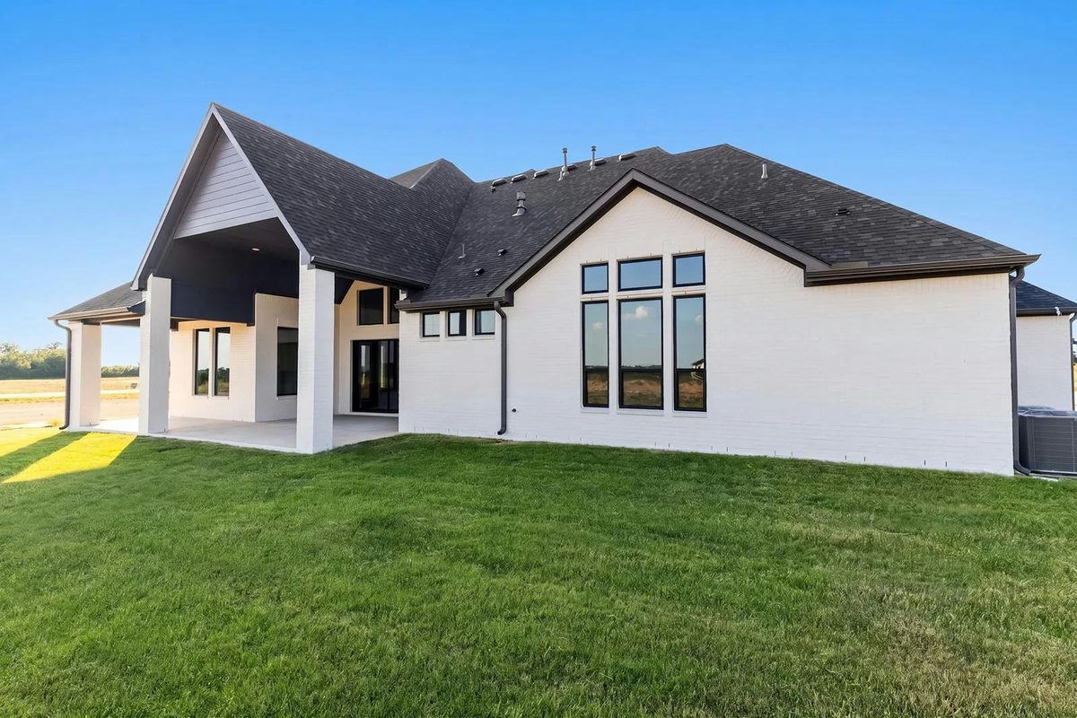 2992 Heritage Heights Rd — photo 3