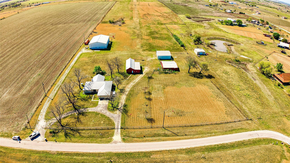 1005 E Buttercup Rd — exterior