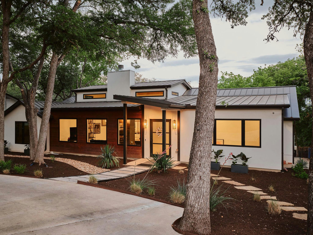 4301 Balcones Dr — photo 2