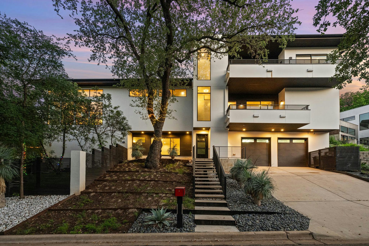 1201 Kenwood Ave — exterior
