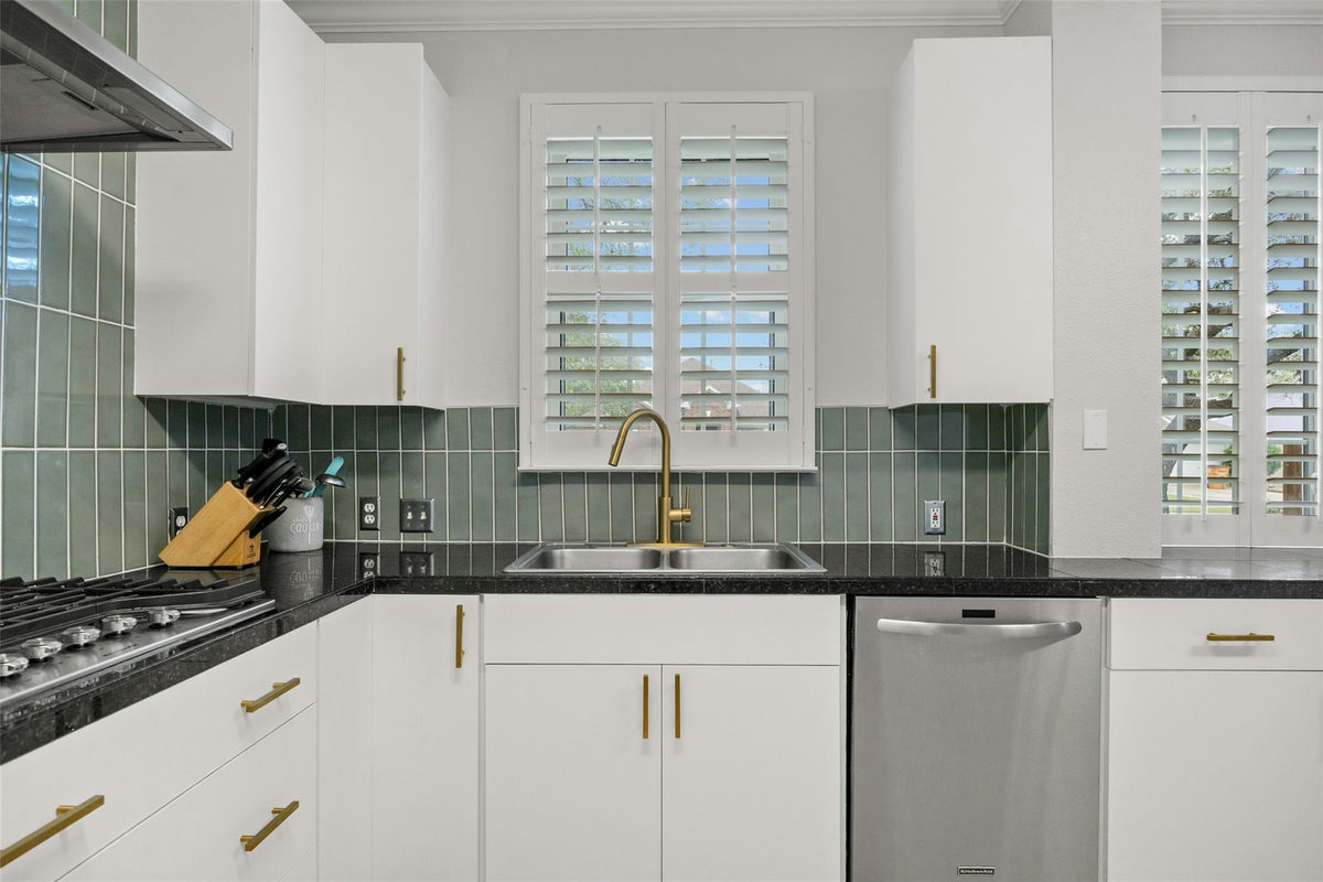 8610 Axis Dr — photo 4