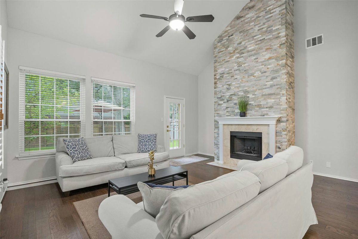 8610 Axis Dr — photo 2