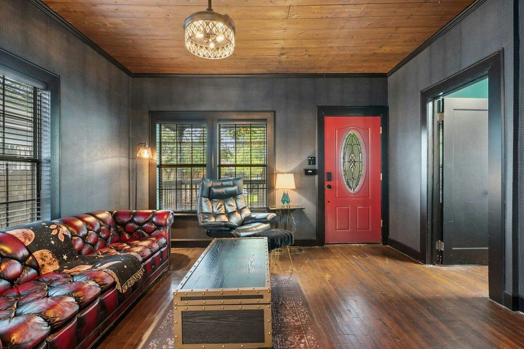 1300 Haskell St — photo 4