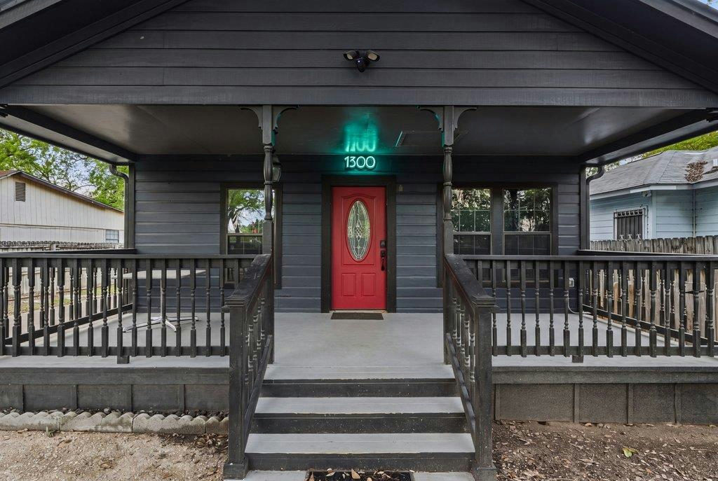 1300 Haskell St — exterior