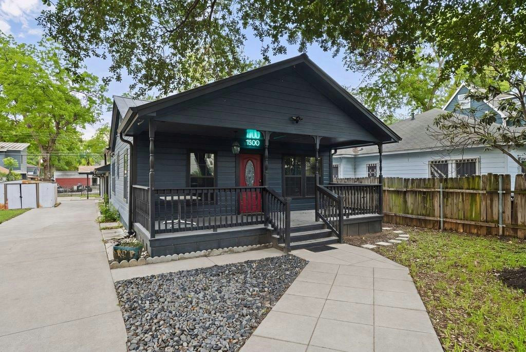 1300 Haskell St — photo 3