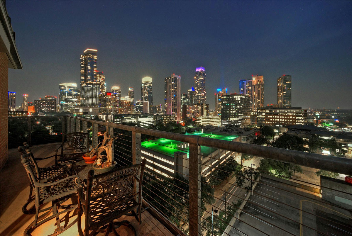 901 W 9th St #1004 — exterior