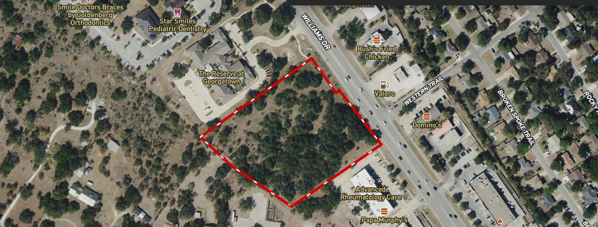 3400 Williams Dr — exterior