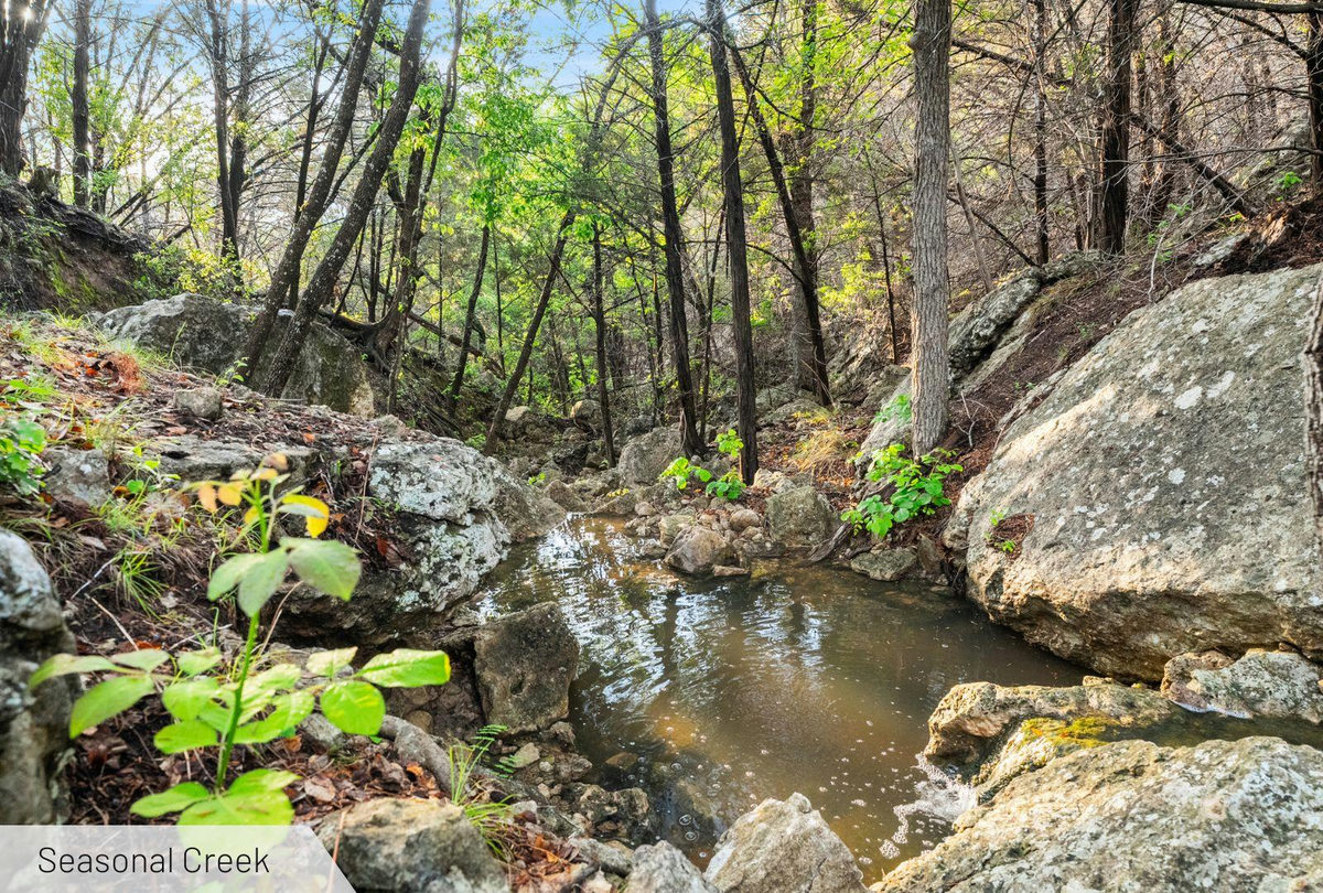 525 Soda Creek Rd — photo 2
