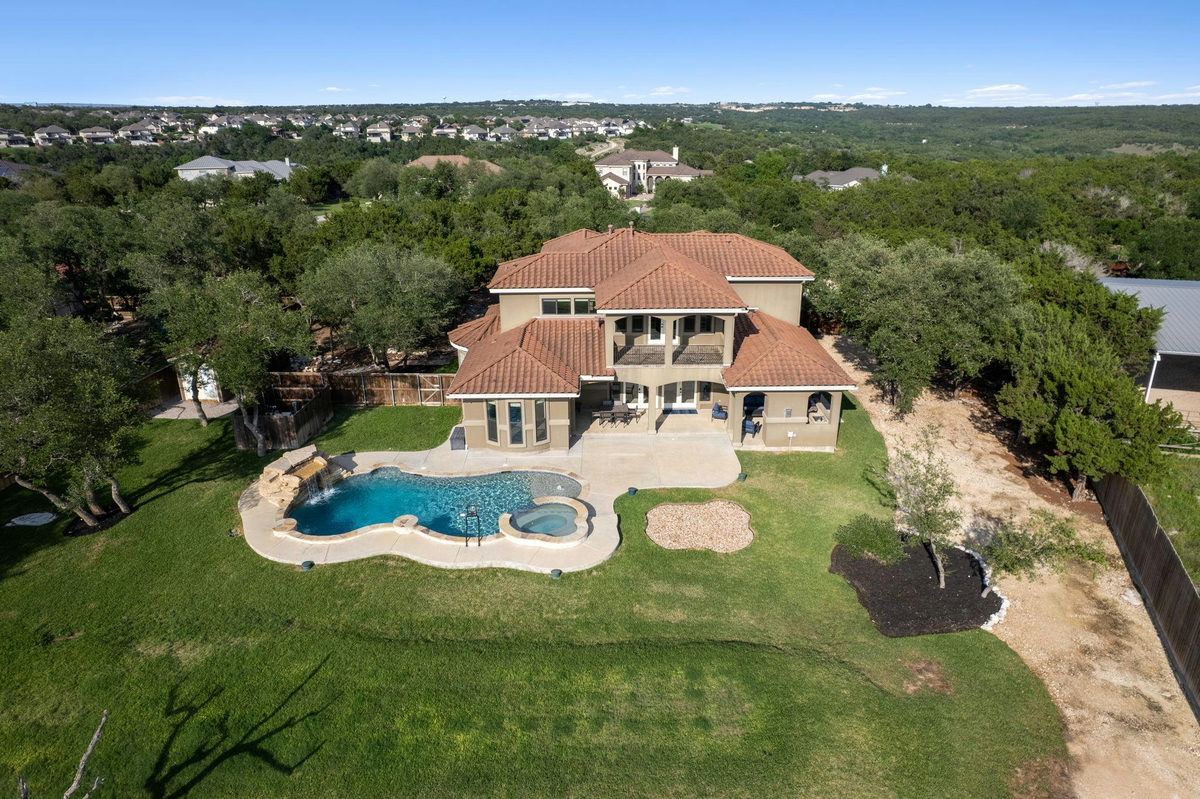 1001 Villa Hill Dr — exterior