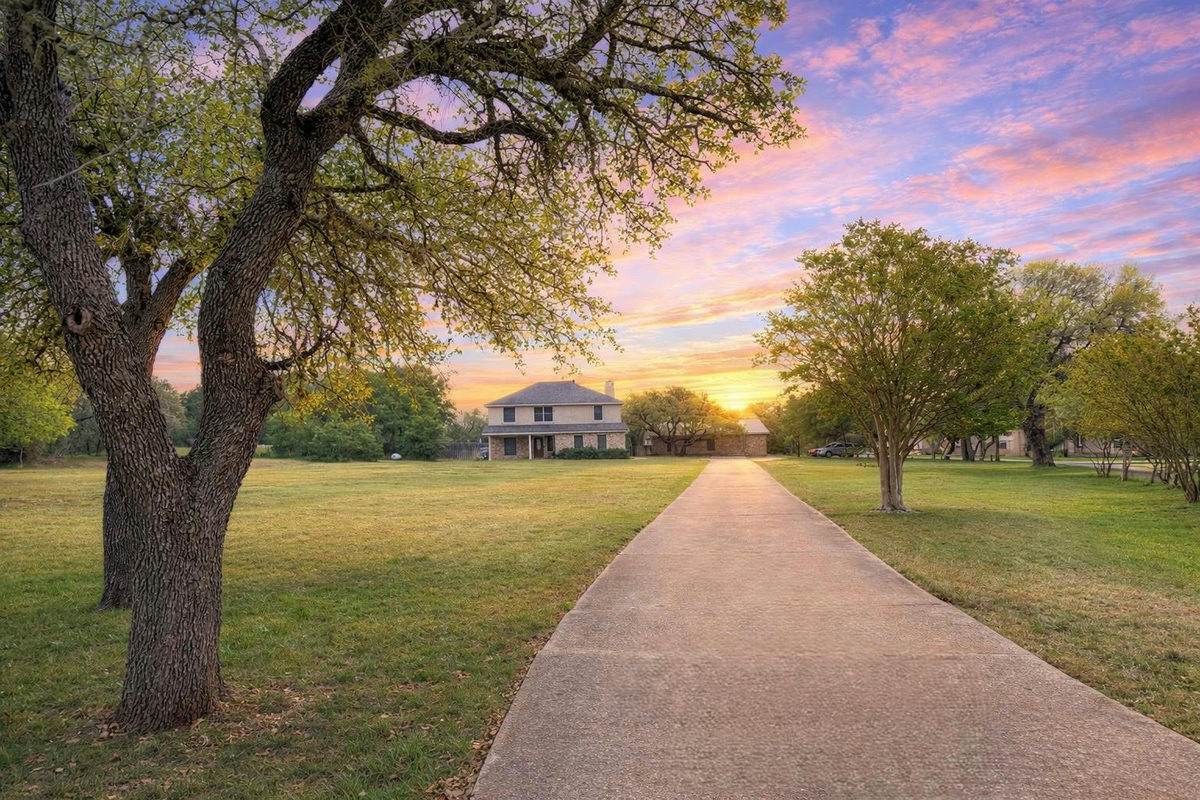 311 Oak Forest Cv — exterior