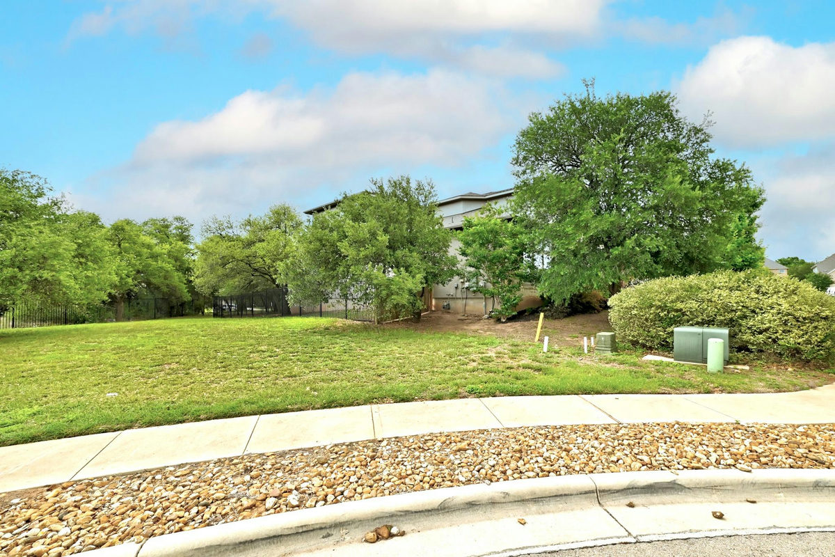 9008 Harper Rae Dr — photo 2