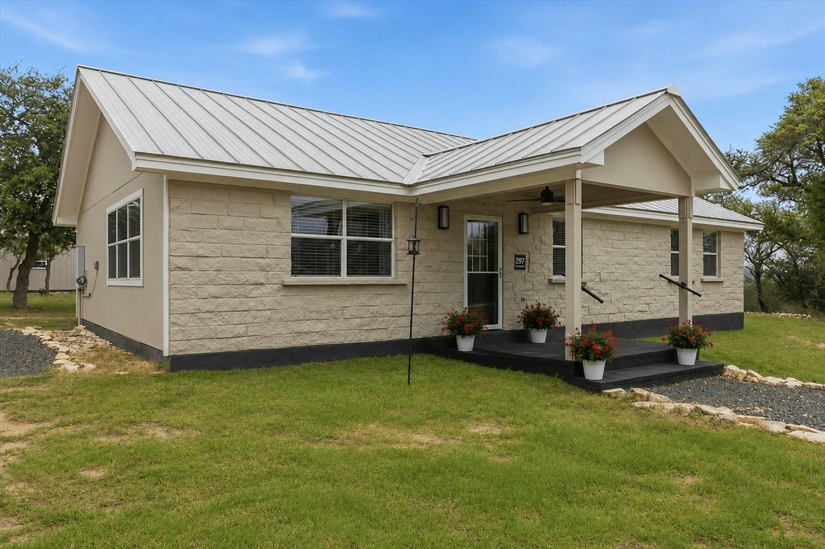 297 Robins Way — photo 2