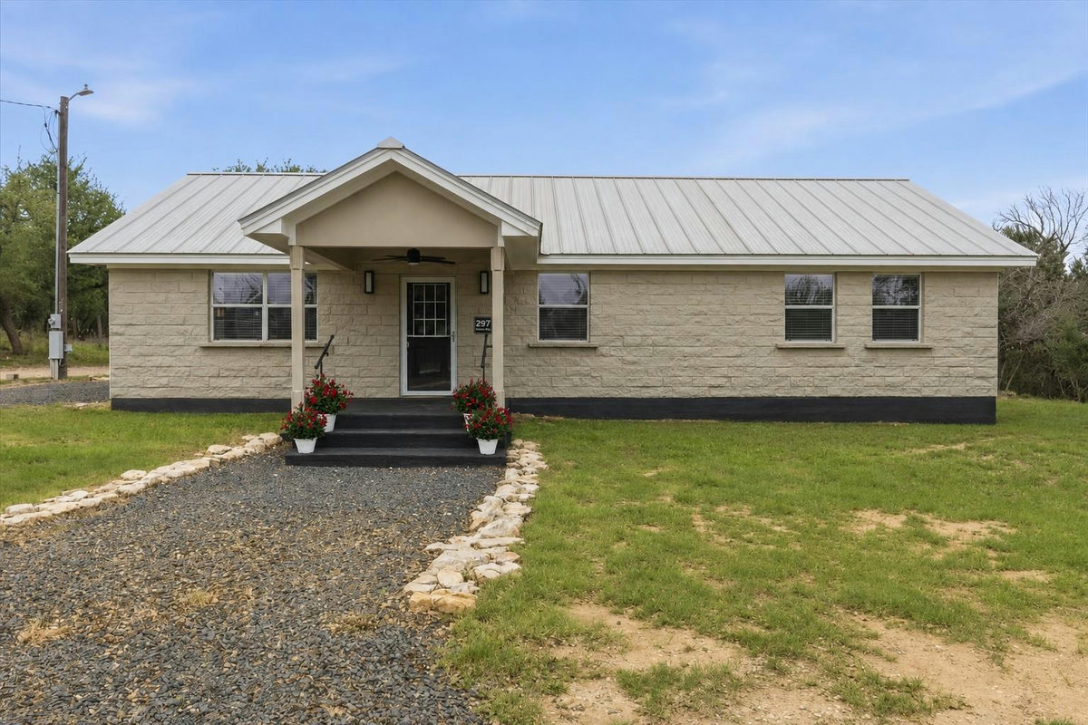 297 Robins Way — exterior