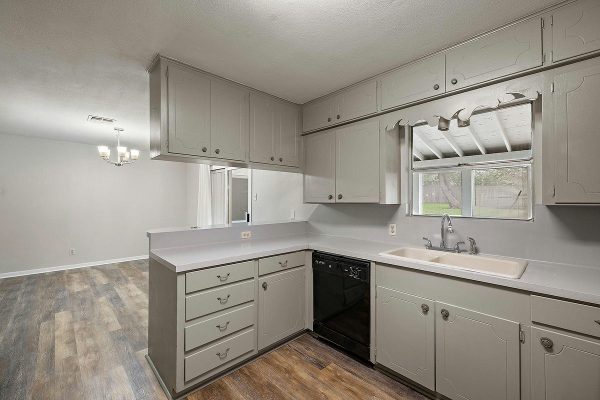 8616 Willowick Dr — photo 3