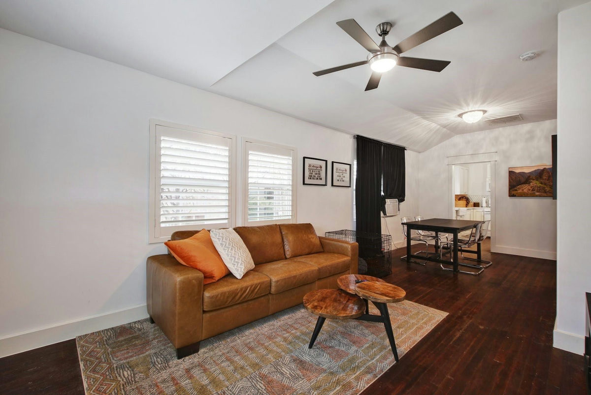 1121 Leona St — photo 3