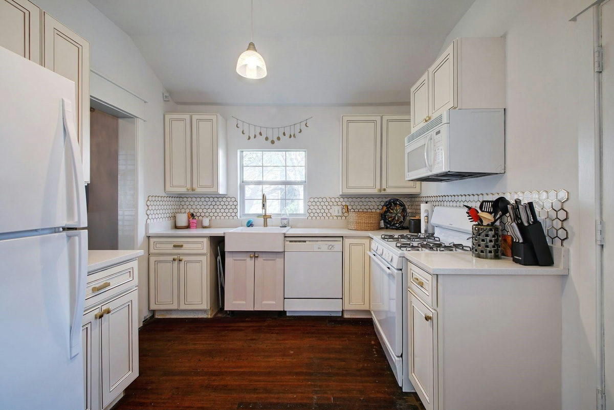 1121 Leona St — photo 4