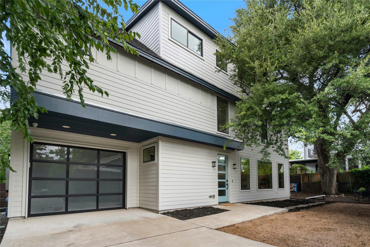 1306 Navasota St — photo 2