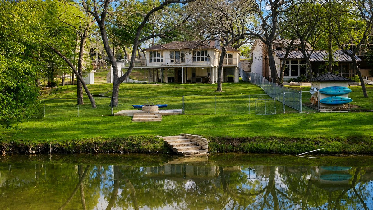 716 River Cliff Dr — exterior