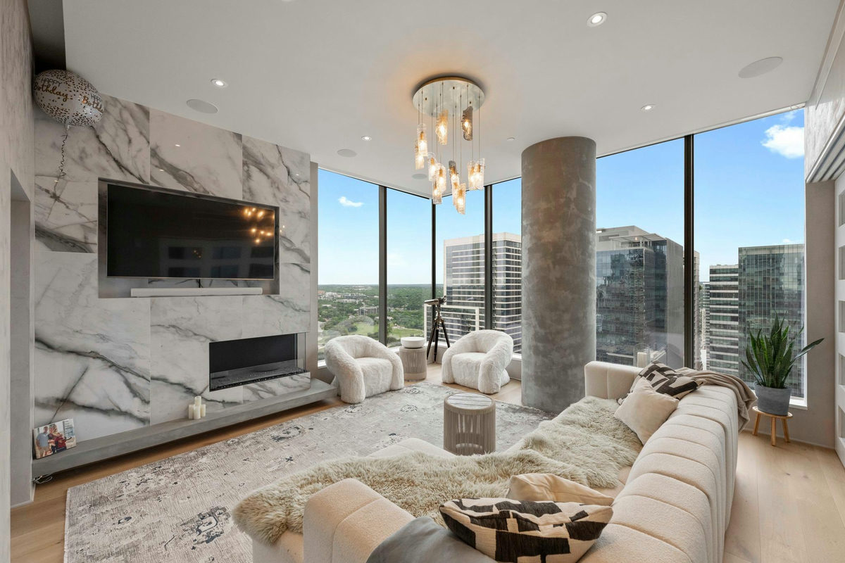 210 Lavaca St #2706 — exterior