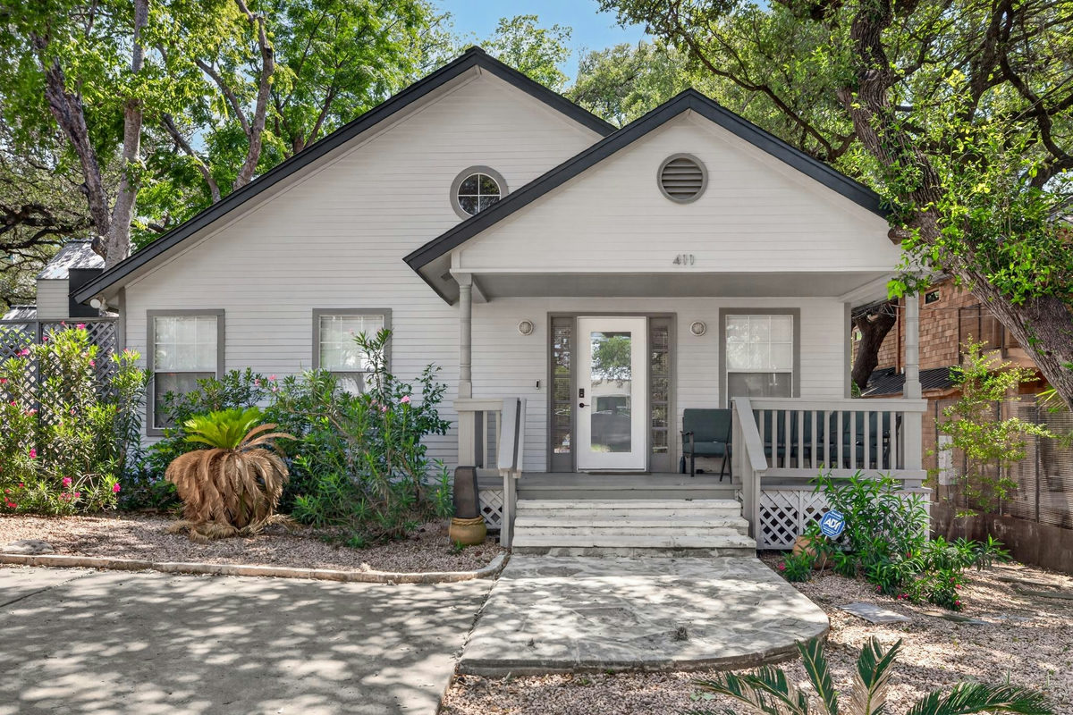 411 W Live Oak St — exterior