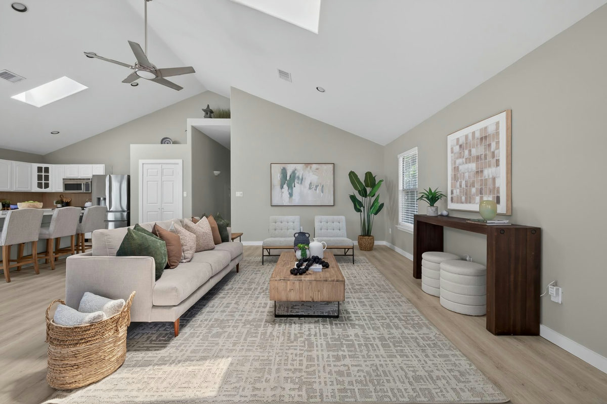 411 W Live Oak St — photo 4