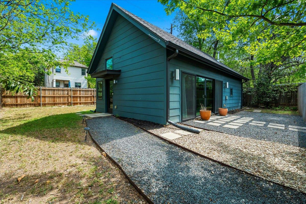 1808 Forest Hill Dr — exterior