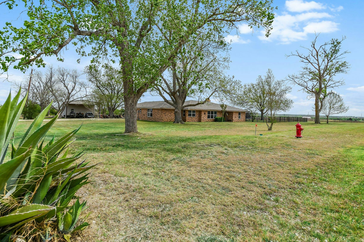 1601 County Road 463 (and CR 465) — photo 3