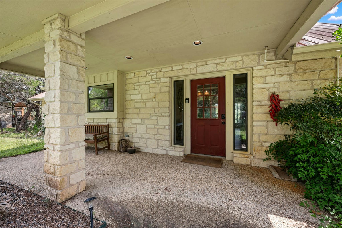 555 Hillsedge Rd — photo 3