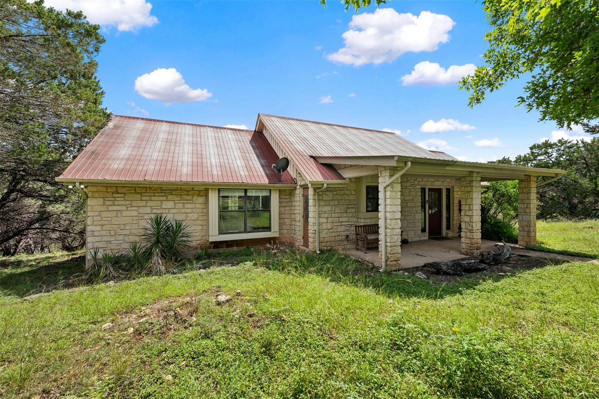 555 Hillsedge Rd — photo 2