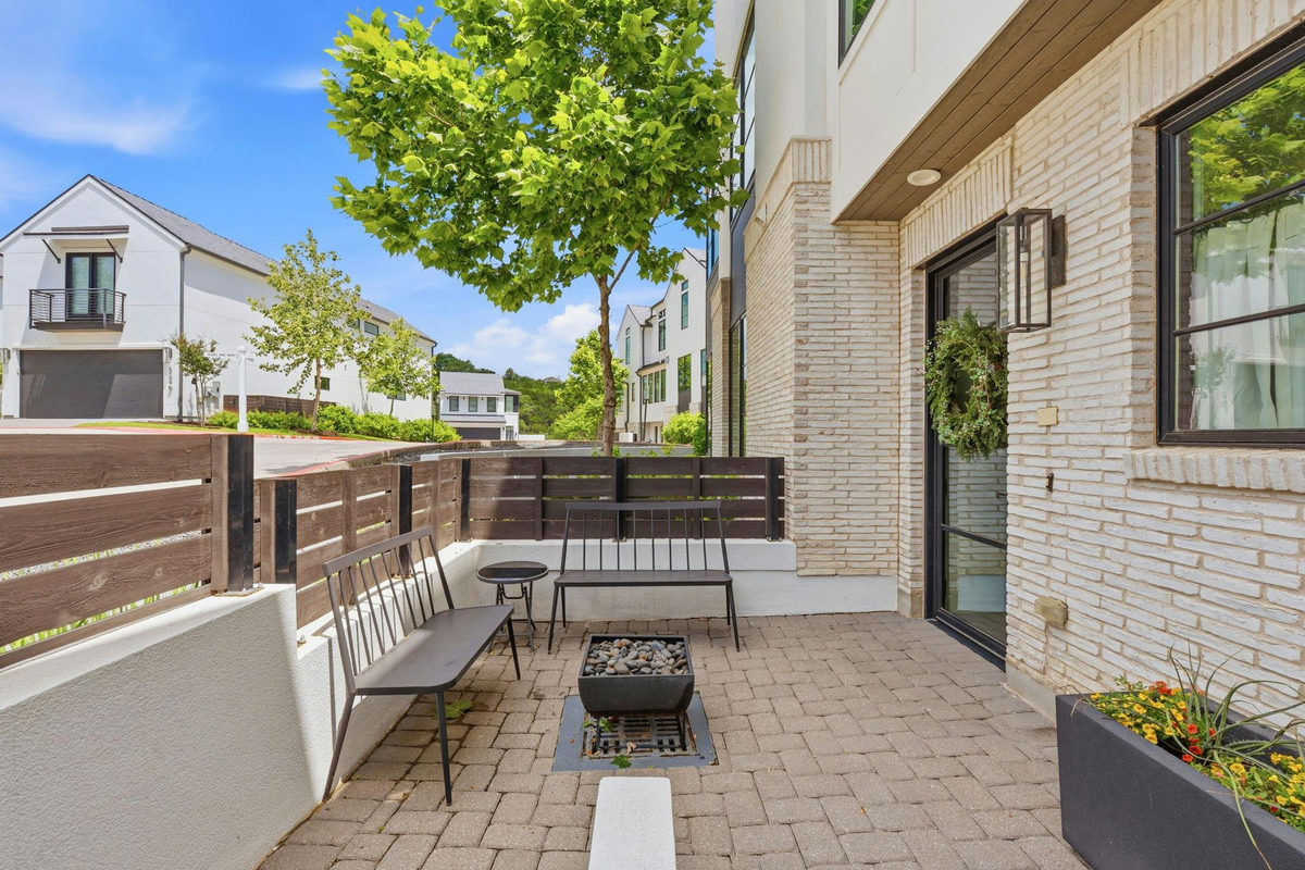 702 Ariana Ct — photo 2