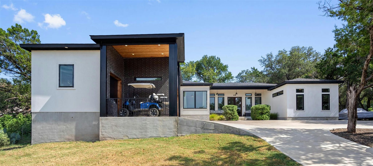 418 Venture Blvd S — exterior