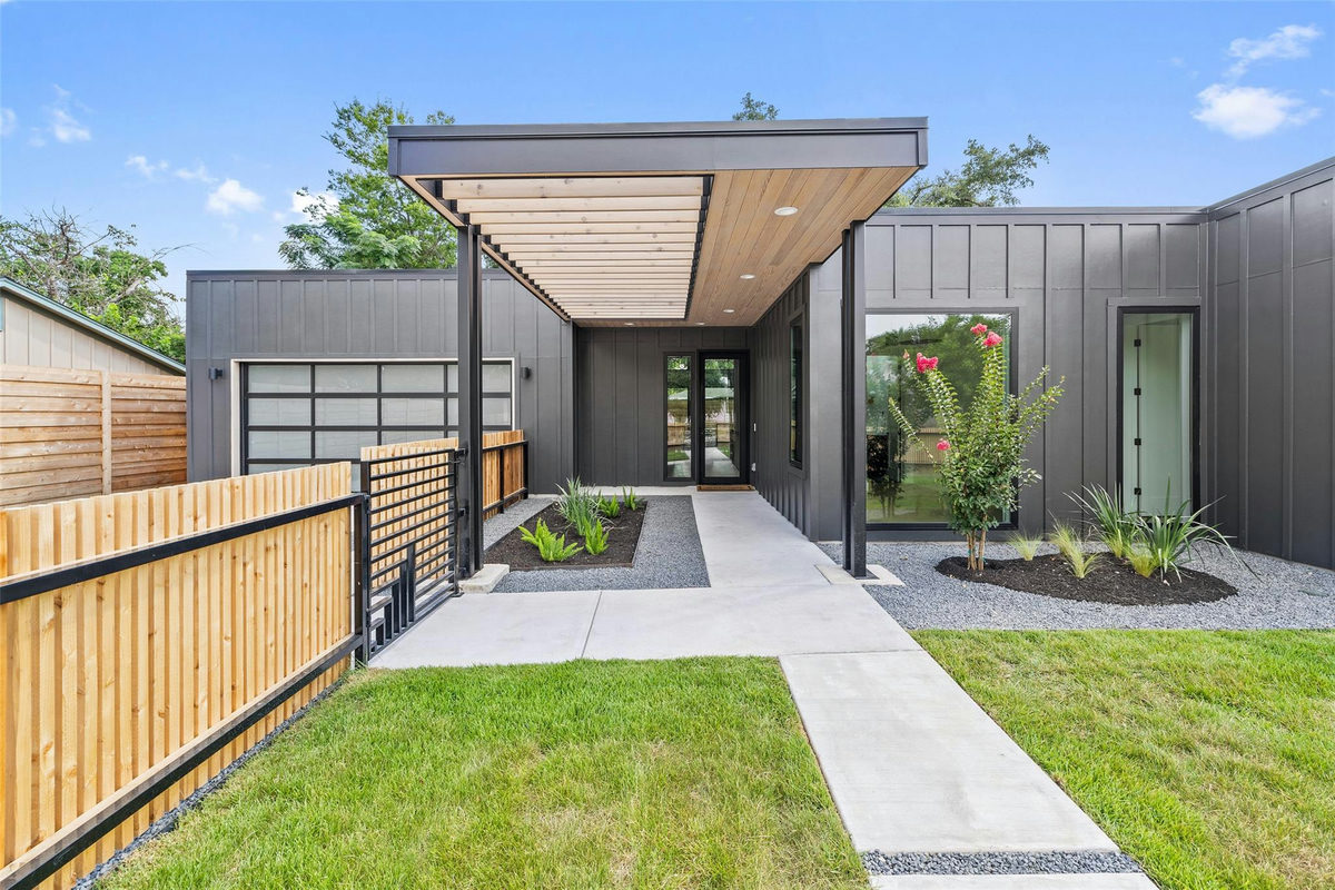 2305 Southern Oaks Dr — photo 2