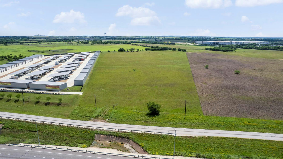 6100 N Interstate 35 - 7 Acres — photo 5