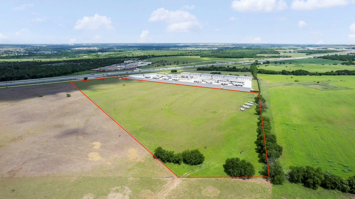 6100 N Interstate 35 - 7 Acres — photo 2