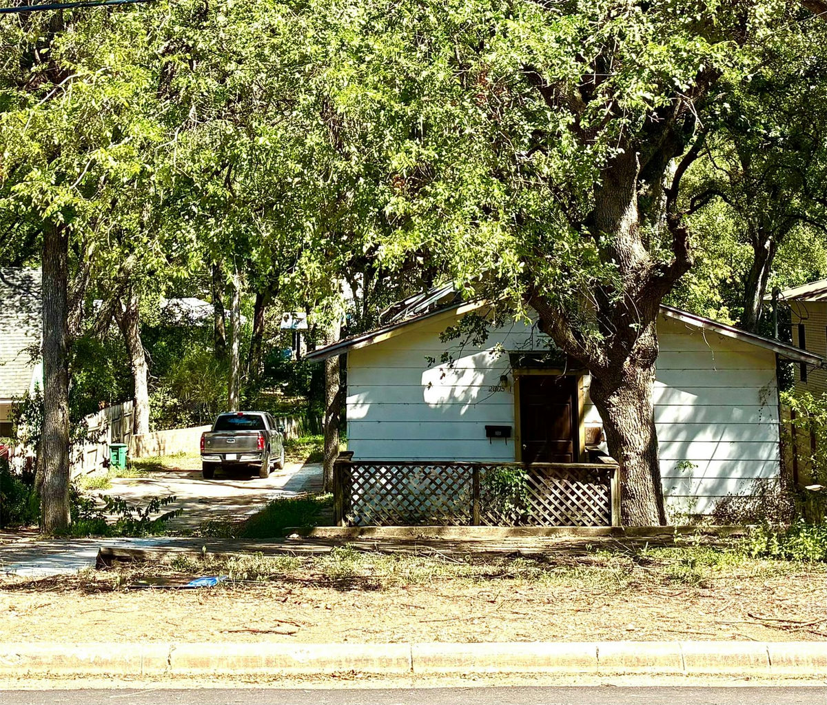 2005 Sharon Ln — exterior