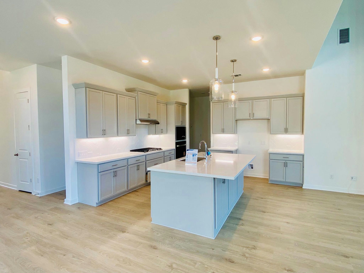 1417 White Daisy Ln — photo 3