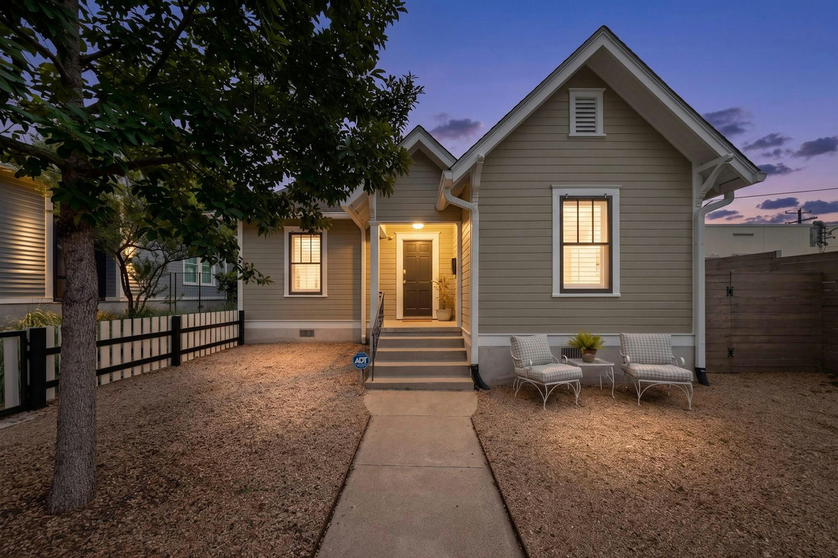 2905 Rio Grande St — exterior