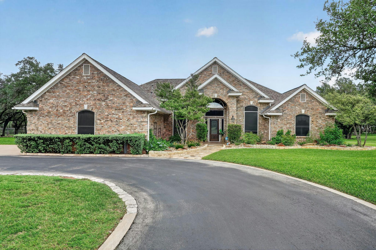 104 Lakewood Trl — exterior
