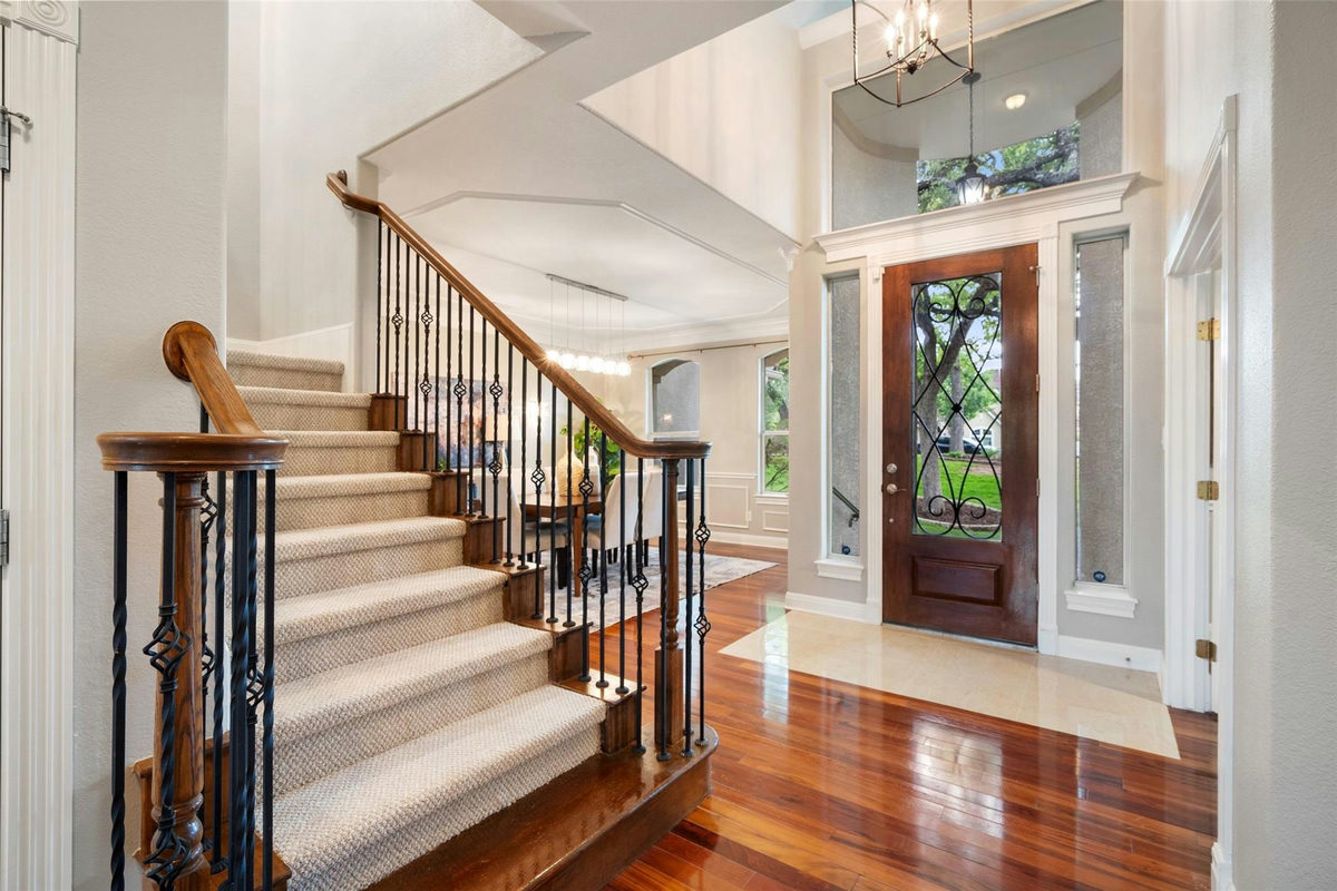 2901 Demona Dr — photo 4