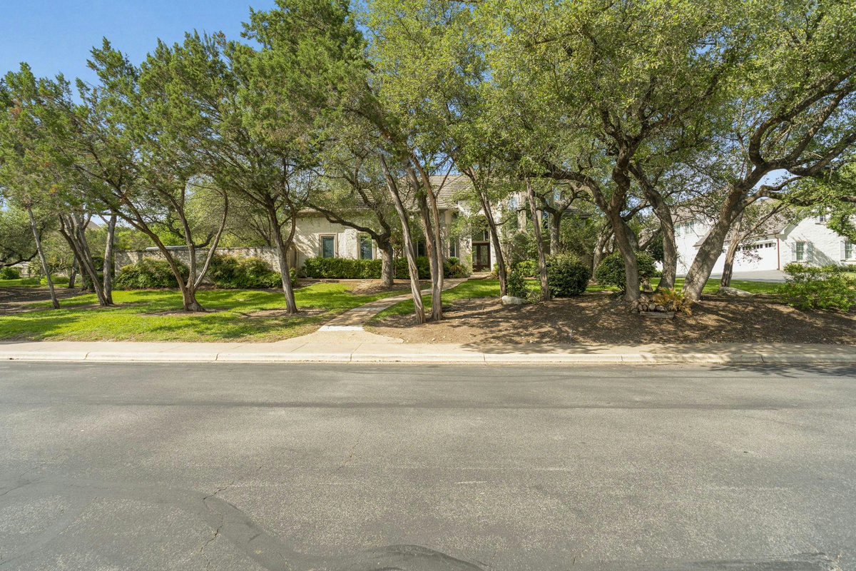 8616 Mendocino Dr — photo 2