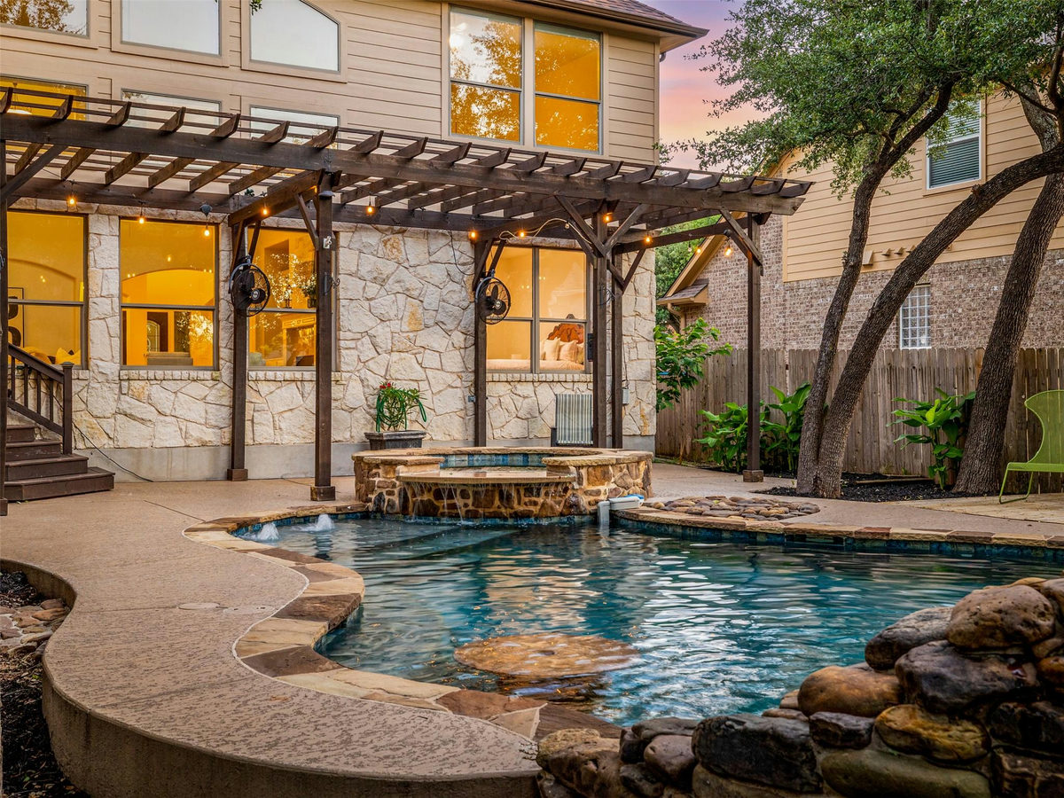 2709 Deep River Cir — exterior
