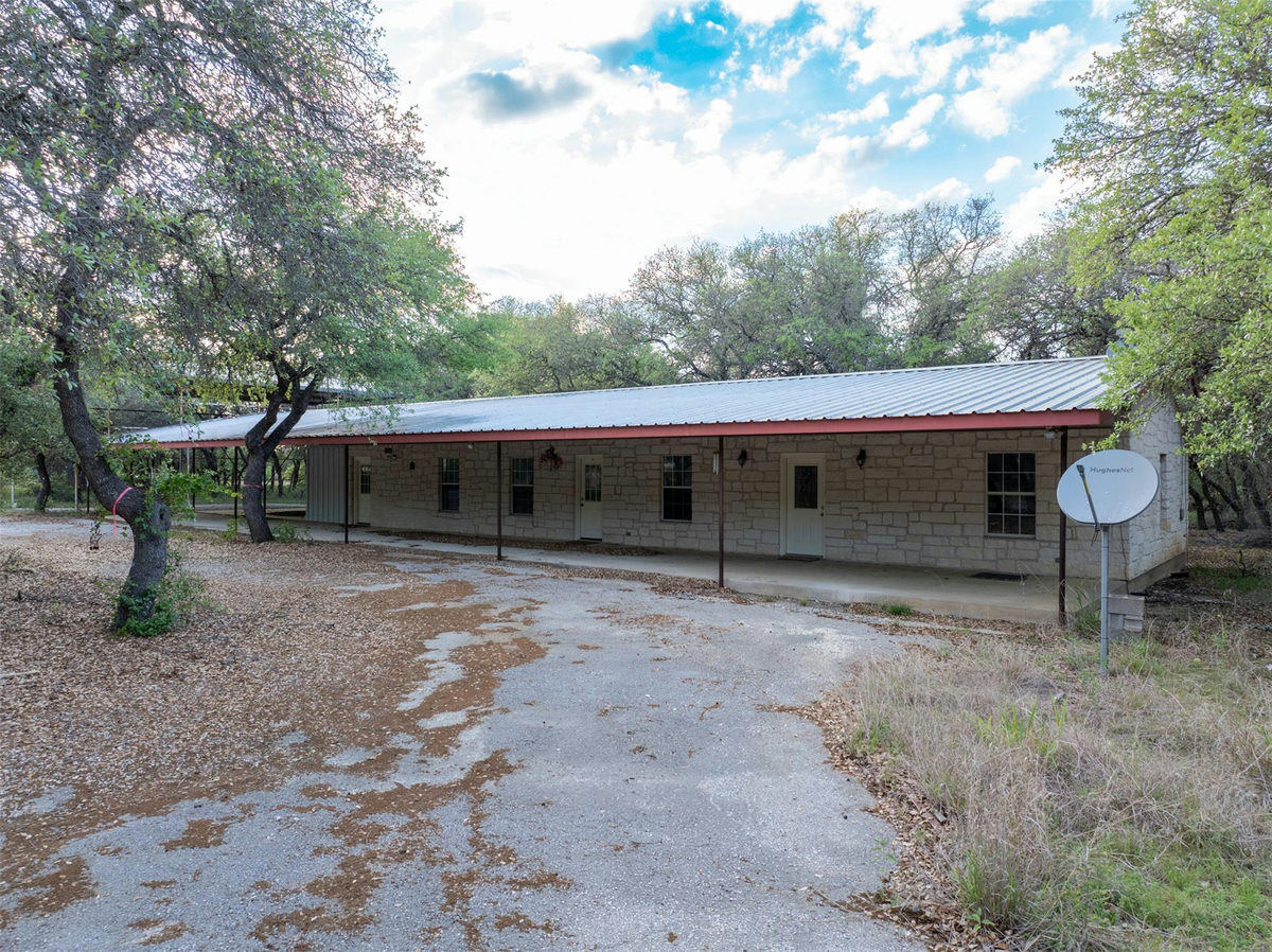 1050 Oak Grove Rd — photo 2