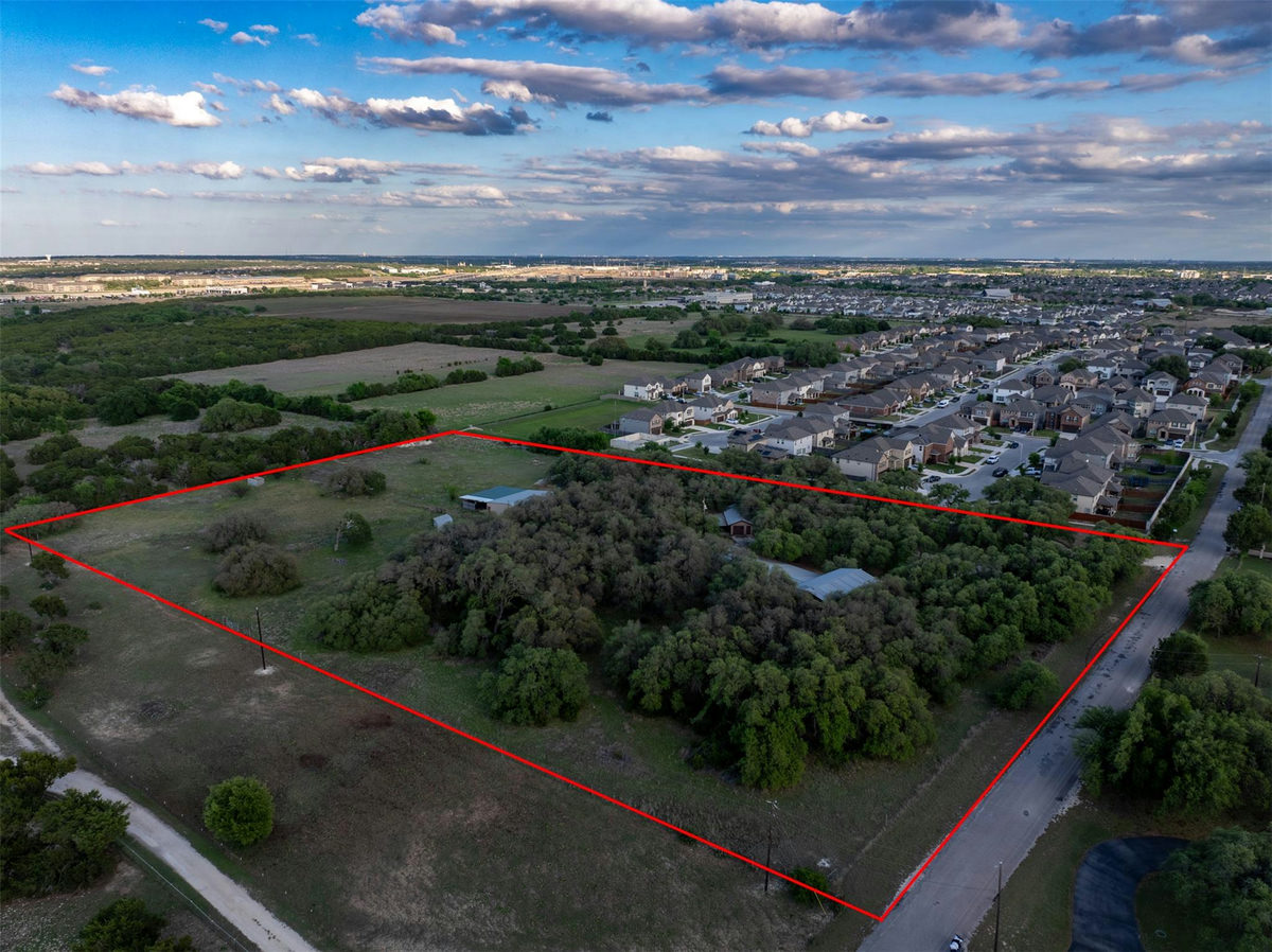 1050 Oak Grove Rd — photo 3