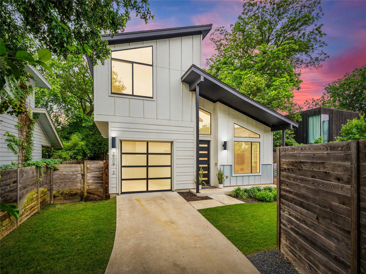 2909 E 3rd St #2 — exterior