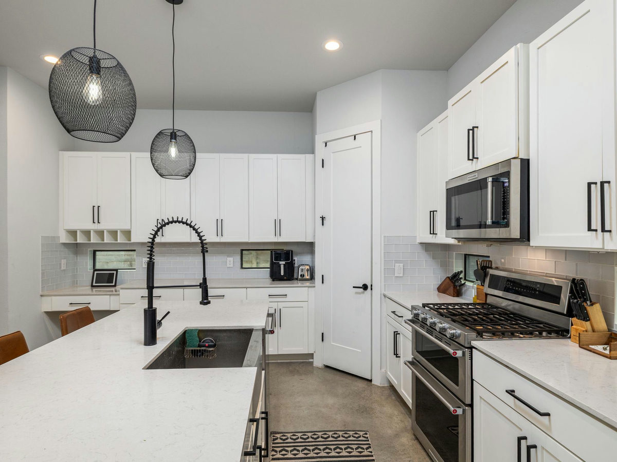 2909 E 3rd St #2 — photo 5
