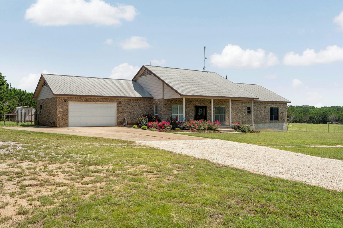 2110 County Road 285 — photo 3