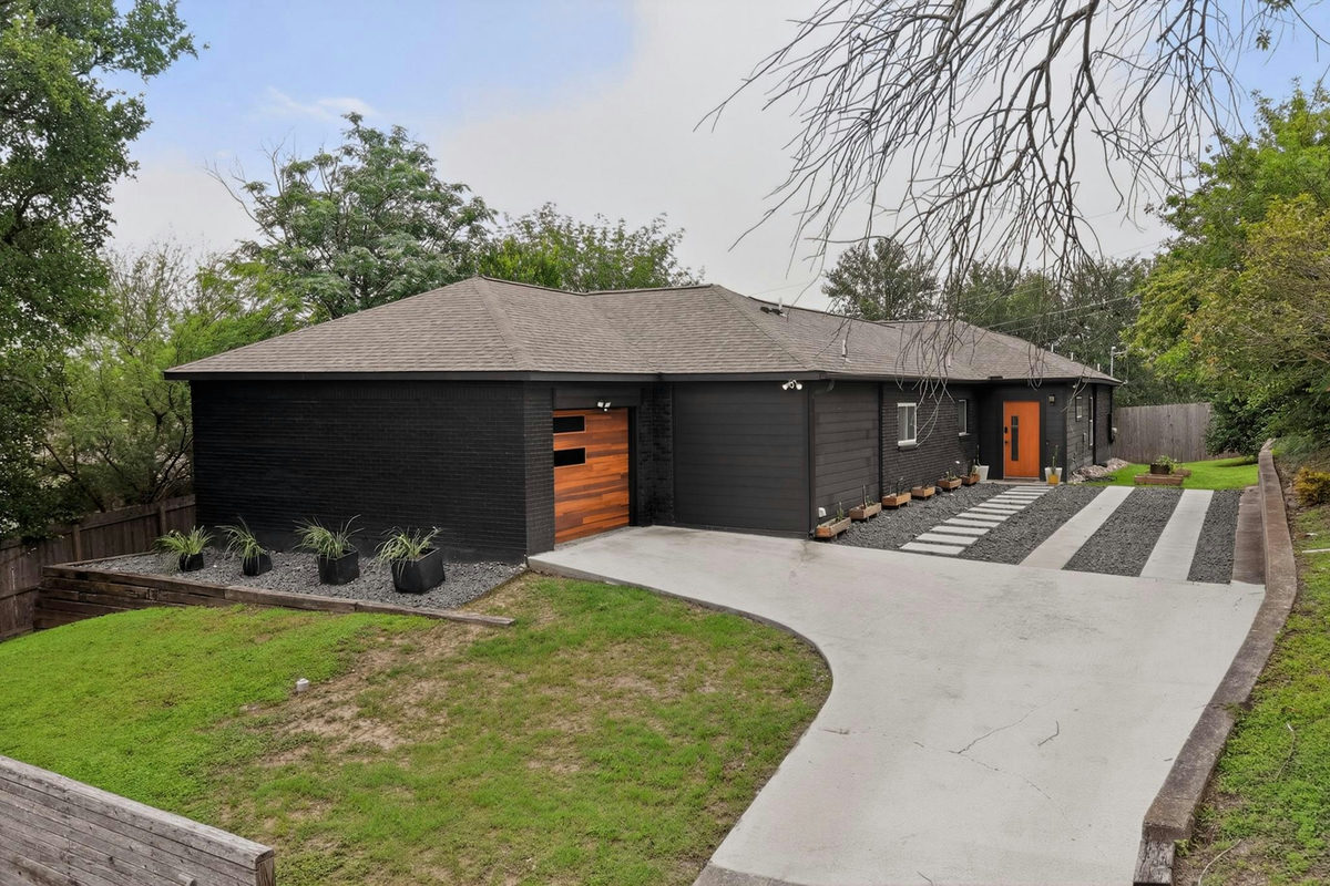 3305 Hycreek Dr — photo 2