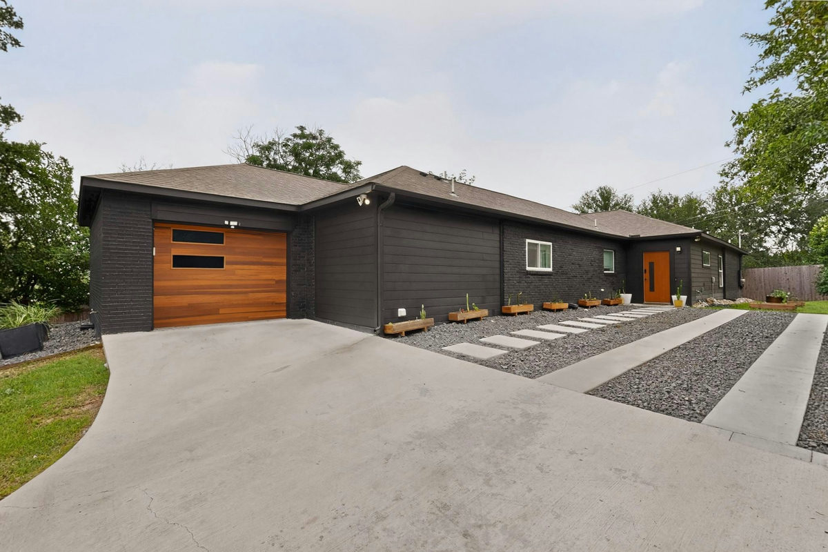 3305 Hycreek Dr — photo 3